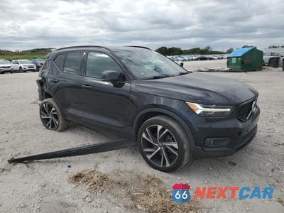 Czwarte zdjęcie samochodu z boku: 2019 VOLVO XC40 T5 MOMENTUM VIN:YV4162XZ1K2009216 - miniatura