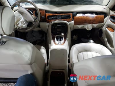 Zdjęcie 8 z 14 samochodu: 2002 JAGUAR XJ8 VIN:SAJDA14C02LF45629 - miniatura