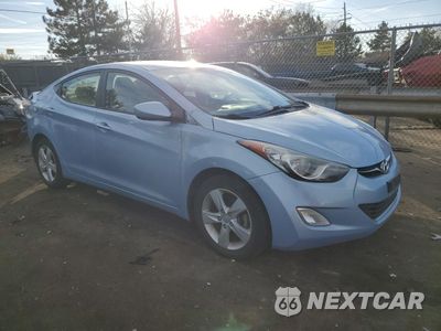 Czwarte zdjęcie samochodu z boku: 2013 HYUNDAI ELANTRA GLS VIN:KMHDH4AE5DU527103 - miniatura