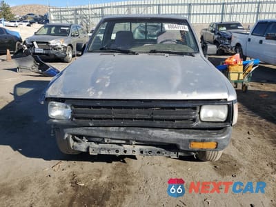 Piąte zdjęcie samochodu w środku: 1993 TOYOTA PICKUP 1/2 TON SHORT WHEELBASE STB VIN:4TARN81A9PZ067664 - miniatura