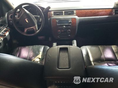 Zdjęcie 8 z 13 samochodu: 2014 CHEVROLET SUBURBAN C1500 LT VIN:1GNSCJE00ER201390 - miniatura