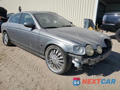 Czwarte zdjęcie samochodu z boku: 2005 JAGUAR S-TYPE VIN:SAJWA01T85FN26902 - miniatura