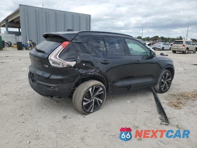 Trzecie zdjęcie samochodu z tyłu: 2019 VOLVO XC40 T5 MOMENTUM VIN:YV4162XZ1K2009216 - miniatura