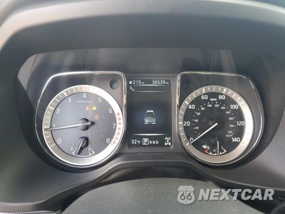 Zdjęcie 9 z 12 samochodu: 2018 NISSAN TITAN SV VIN:1N6AA1E5XJN546513 - miniatura