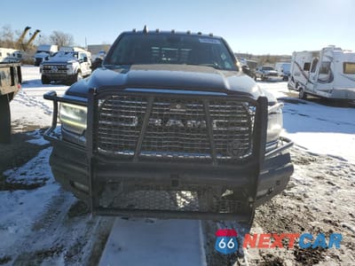 Piąte zdjęcie samochodu w środku: 2019 RAM 3500 LARAMIE VIN:3C63RRML6KG613497 - miniatura