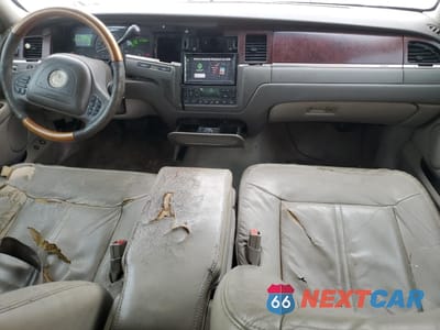 Zdjęcie 8 z 13 samochodu: 2004 LINCOLN TOWN CAR ULTIMATE VIN:1LNHM83W14Y682637 - miniatura