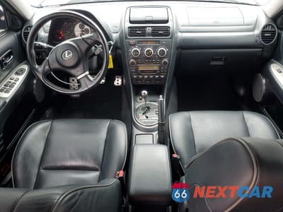 Zdjęcie 8 z 13 samochodu: 2005 LEXUS IS 300 SPORTCROSS VIN:JTHED192650100632 - miniatura