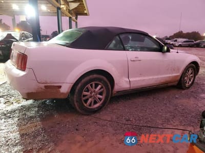 Trzecie zdjęcie samochodu z tyłu: 2006 FORD MUSTANG VIN:1ZVFT84N565264216 - miniatura