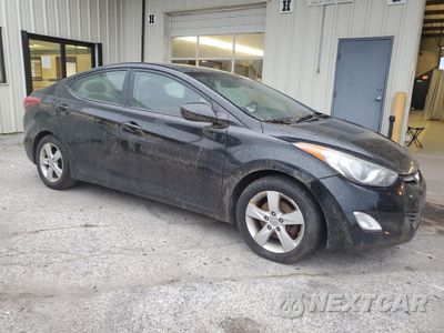 Czwarte zdjęcie samochodu z boku: 2013 HYUNDAI ELANTRA GLS VIN:5NPDH4AE9DH186075 - miniatura