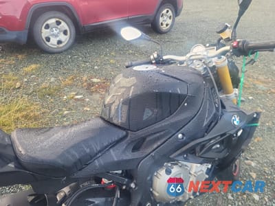 Piąte zdjęcie samochodu w środku: 2019 BMW S 1000 R VIN:WB10D5201K6A03777 - miniatura