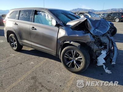 Czwarte zdjęcie samochodu z boku: 2019 TOYOTA HIGHLANDER LE VIN:5TDBZRFH5KS925129 - miniatura