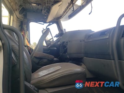 Piąte zdjęcie samochodu w środku: 2020 VOLVO VNR VIN:4V4WC9EG6LN266713 - miniatura