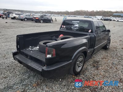 Trzecie zdjęcie samochodu z tyłu: 2002 GMC SONOMA VIN:1GTCS19W828229163 - miniatura
