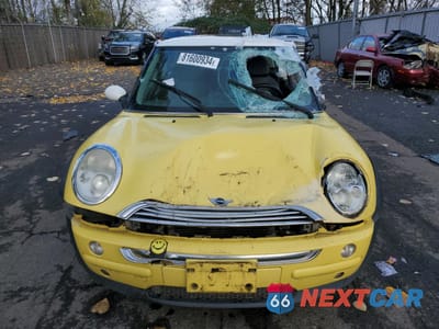 Piąte zdjęcie samochodu w środku: 2004 MINI COOPER VIN:WMWRC334X4TJ61472 - miniatura