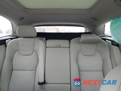 Zdjęcie 10 z 15 samochodu: 2022 VOLVO XC60 B5 MOMENTUM VIN:YV4L12RK0N1976482 - miniatura