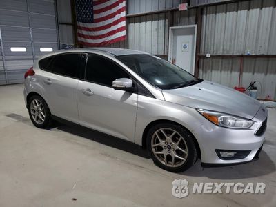 Czwarte zdjęcie samochodu z boku: 2015 FORD FOCUS SE VIN:1FADP3K29FL302946 - miniatura
