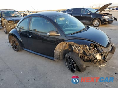 Czwarte zdjęcie samochodu z boku: 2010 VOLKSWAGEN NEW BEETLE VIN:3VWPG3AG7AM013265 - miniatura
