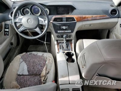Zdjęcie 8 z 14 samochodu: 2014 MERCEDES-BENZ C 300 4MATIC VIN:WDDGF8AB6ER307709 - miniatura