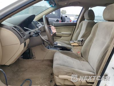 Zdjęcie 7 z 14 samochodu: 2004 HONDA ACCORD LX VIN:1HGCM56364A095665 - miniatura