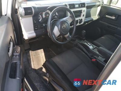 Zdjęcie 8 z 13 samochodu: 2010 TOYOTA FJ CRUISER VIN:JTEZU4BF9AK010743 - miniatura
