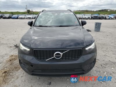 Piąte zdjęcie samochodu w środku: 2019 VOLVO XC40 T5 MOMENTUM VIN:YV4162XZ1K2009216 - miniatura