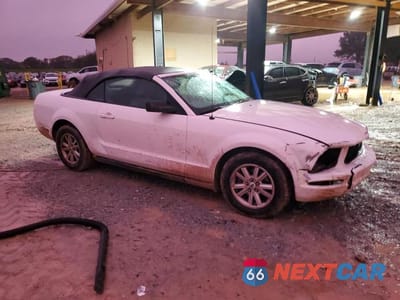 Czwarte zdjęcie samochodu z boku: 2006 FORD MUSTANG VIN:1ZVFT84N565264216 - miniatura