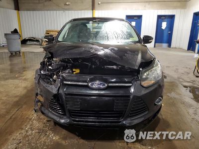 Piąte zdjęcie samochodu w środku: 2014 FORD FOCUS TITANIUM VIN:1FADP3J24EL165026 - miniatura