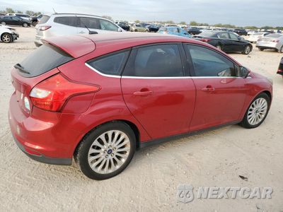 Trzecie zdjęcie samochodu z tyłu: 2012 FORD FOCUS TITANIUM VIN:1FAHP3N20CL416150 - miniatura