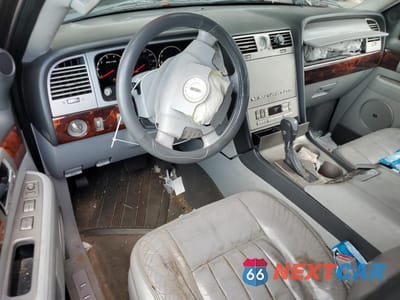 Zdjęcie 8 z 13 samochodu: 2004 LINCOLN NAVIGATOR VIN:5LMFU28R94LJ38100 - miniatura