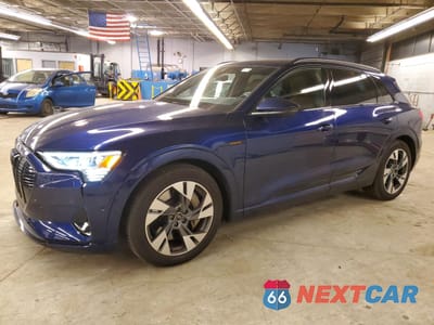 2022 AUDI E-TRON PREMIUM WA1AAAGE8NB037487 - główne zdjęcie licytacji z USA - miniatura