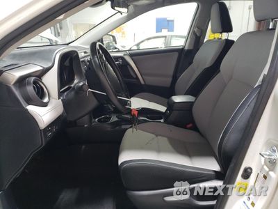 Zdjęcie 7 z 15 samochodu: 2017 TOYOTA RAV4 XLE VIN:JTMRFREV6HJ121748 - miniatura