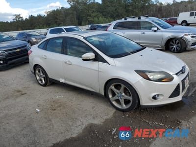 Czwarte zdjęcie samochodu z boku: 2013 FORD FOCUS TITANIUM VIN:1FADP3J25DL259382 - miniatura