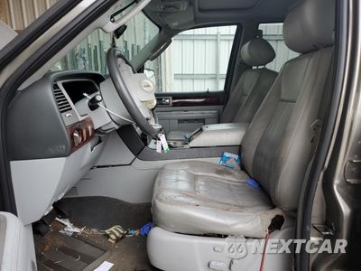 Zdjęcie 7 z 13 samochodu: 2004 LINCOLN NAVIGATOR VIN:5LMFU28R94LJ38100 - miniatura