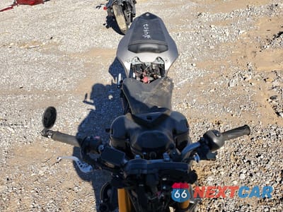 Piąte zdjęcie samochodu w środku: 2012 YAMAHA FZ8 N VIN:JYARN27E0CA001634 - miniatura