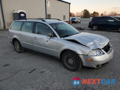 Czwarte zdjęcie samochodu z boku: 2003 VOLKSWAGEN PASSAT GL VIN:WVWND63B83E375197 - miniatura