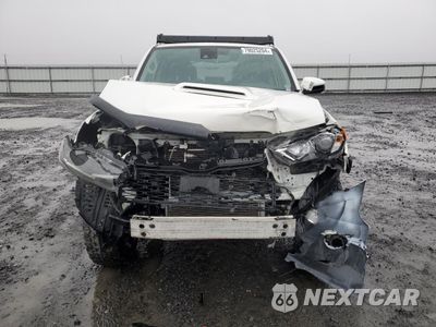 Piąte zdjęcie samochodu w środku: 2020 TOYOTA 4RUNNER SR5/SR5 PREMIUM VIN:JTEBU5JR9L5768120 - miniatura