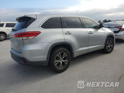 Trzecie zdjęcie samochodu z tyłu: 2017 TOYOTA HIGHLANDER LE VIN:5TDZZRFH9HS198231 - miniatura