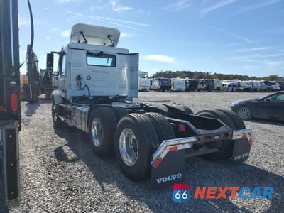 Trzecie zdjęcie samochodu z tyłu: 2024 VOLVO VNR VIN:4V4WC9DHXRN653140 - miniatura