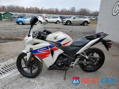 Trzecie zdjęcie samochodu z tyłu: 2013 HONDA CBR250 RA-ABS VIN:MLHMC4118D5300995 - miniatura