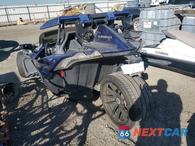 Trzecie zdjęcie samochodu z tyłu: 2018 POLARIS SLINGSHOT SL VIN:57XAAPFAXJ8126483 - miniatura