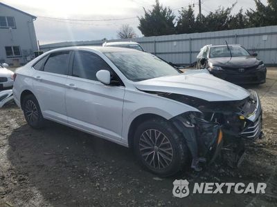 Czwarte zdjęcie samochodu z boku: 2020 VOLKSWAGEN JETTA S VIN:3VWCB7BU8LM005784 - miniatura