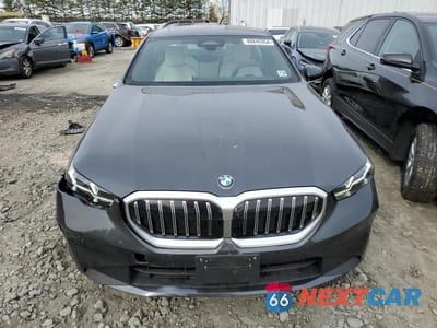 Piąte zdjęcie samochodu w środku: 2024 BMW 530 XI VIN:WBA53FJ0XRCS64625 - miniatura