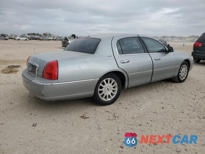 Trzecie zdjęcie samochodu z tyłu: 2006 LINCOLN TOWN CAR SIGNATURE VIN:1LNHM81V96Y626104 - miniatura