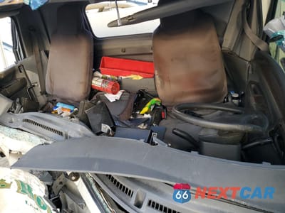 Zdjęcie 8 z 13 samochodu: 2018 ISUZU NPR HD VIN:54DC4W1B2JS811403 - miniatura
