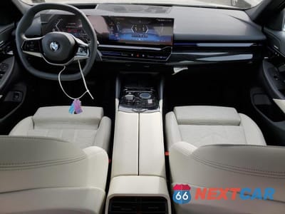Zdjęcie 8 z 12 samochodu: 2024 BMW 530 XI VIN:WBA53FJ0XRCS64625 - miniatura