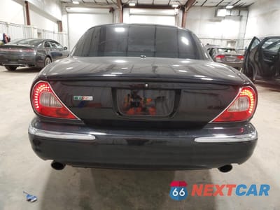 Zdjęcie 6 z 13 samochodu: 2006 JAGUAR XJR VIN:SAJWA73C26TH00572 - miniatura
