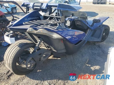 Czwarte zdjęcie samochodu z boku: 2018 POLARIS SLINGSHOT SL VIN:57XAAPFAXJ8126483 - miniatura