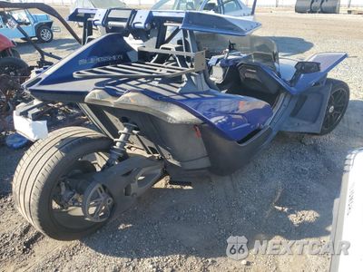 Czwarte zdjęcie samochodu z boku: 2018 POLARIS SLINGSHOT SL VIN:57XAAPFAXJ8126483 - miniatura