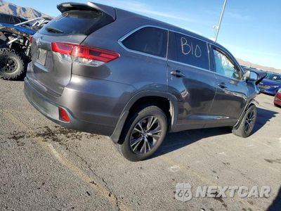 Trzecie zdjęcie samochodu z tyłu: 2019 TOYOTA HIGHLANDER LE VIN:5TDBZRFH5KS925129 - miniatura
