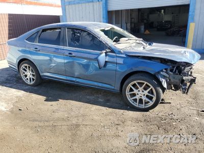 Czwarte zdjęcie samochodu z boku: 2019 VOLKSWAGEN JETTA S VIN:3VWN57BU9KM050277 - miniatura